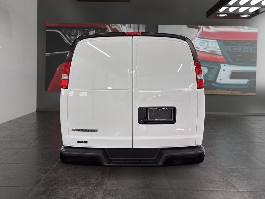 Chevrolet Fourgonnette Express utilitaire Traction arrière 2500 155 po 2026 BLANC SOMMET