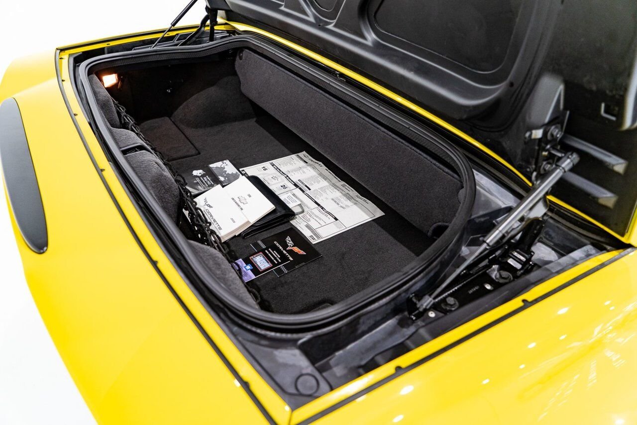 Chevrolet Corvette PRIX EN USD | With Only 900km (563mi) From New With Window Sticker 2008 Jaune Montréal - photo #47