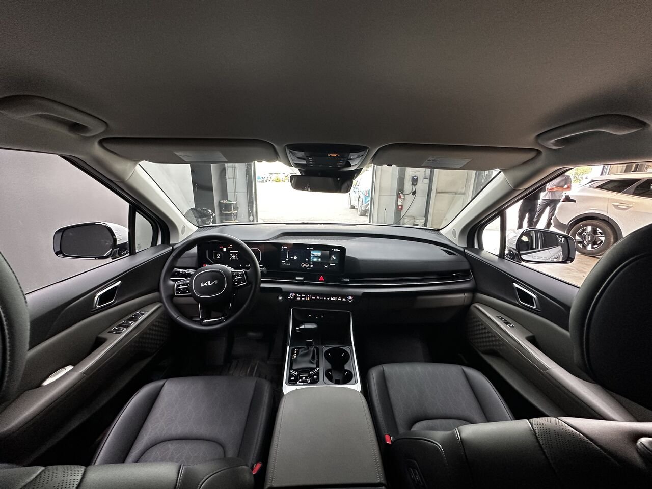 2026 Kia Carnival Snow White Pearl Blainville - photo #3