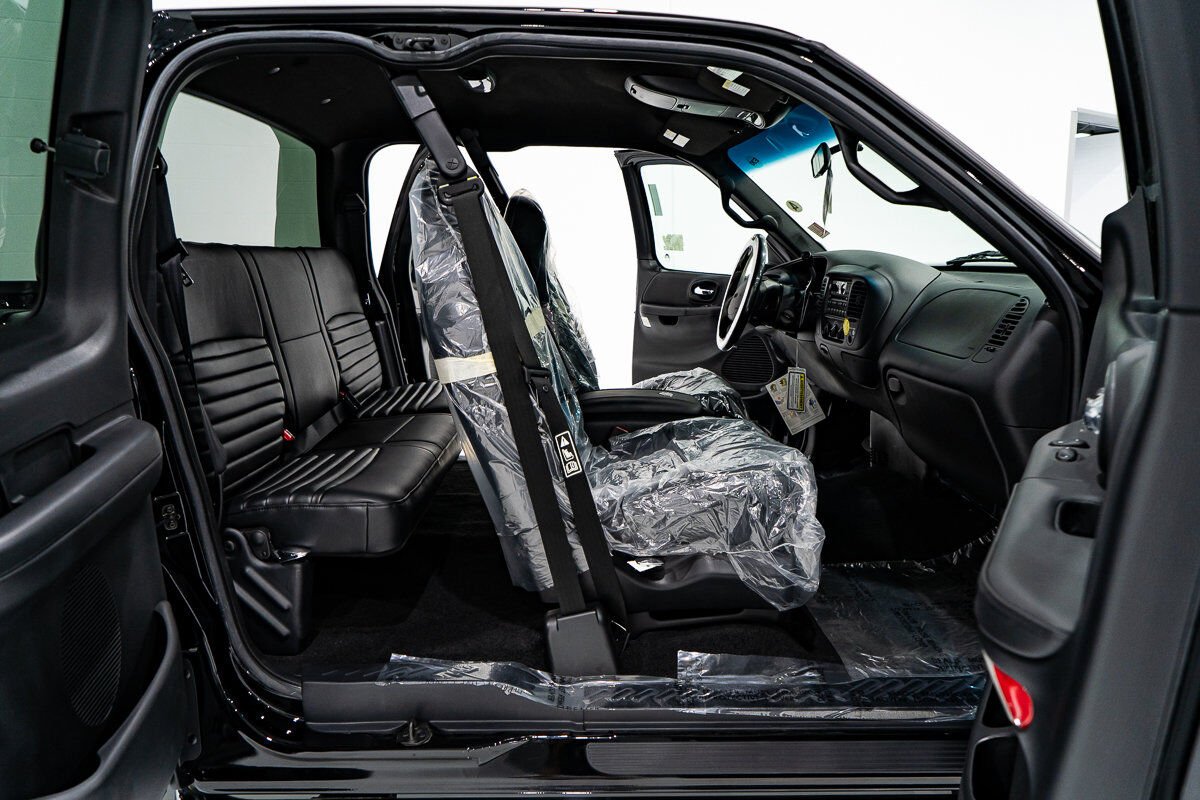Ford F-150 Harley Davidson Edition In Delivery Packaging 2000 Noir Montréal - photo #9