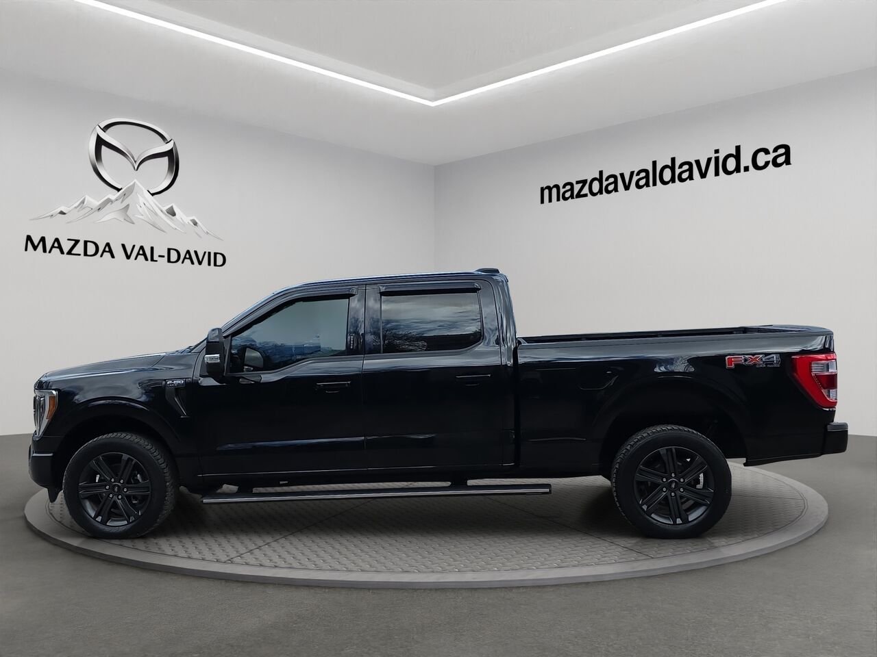 Ford F-150 LARIAT cabine SuperCrew 4RM caisse de 5,5 pi 2023 Noir Val-David - photo #1