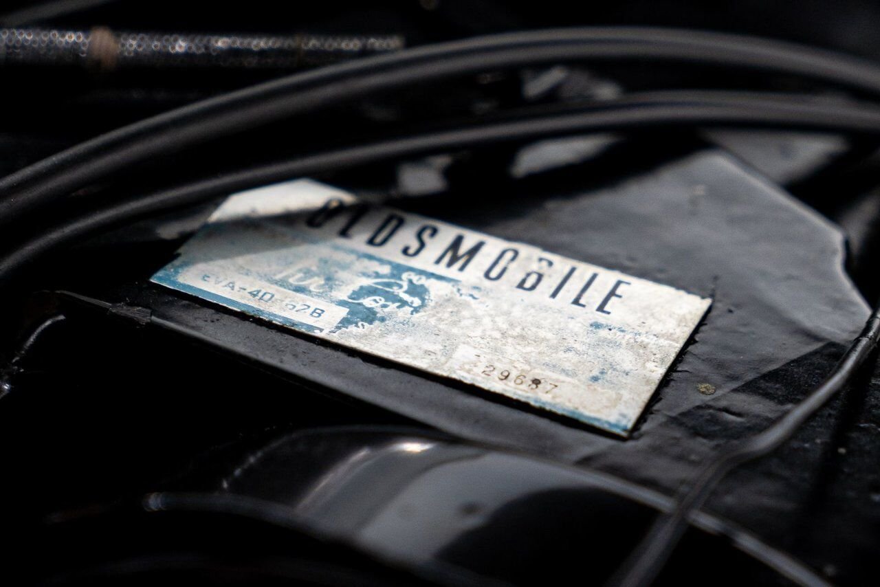 Oldsmobile Starfire Factory A/C. Single repaint and extensive ownership history **PRICE IN USD** 1962 Noir Montréal - photo #70