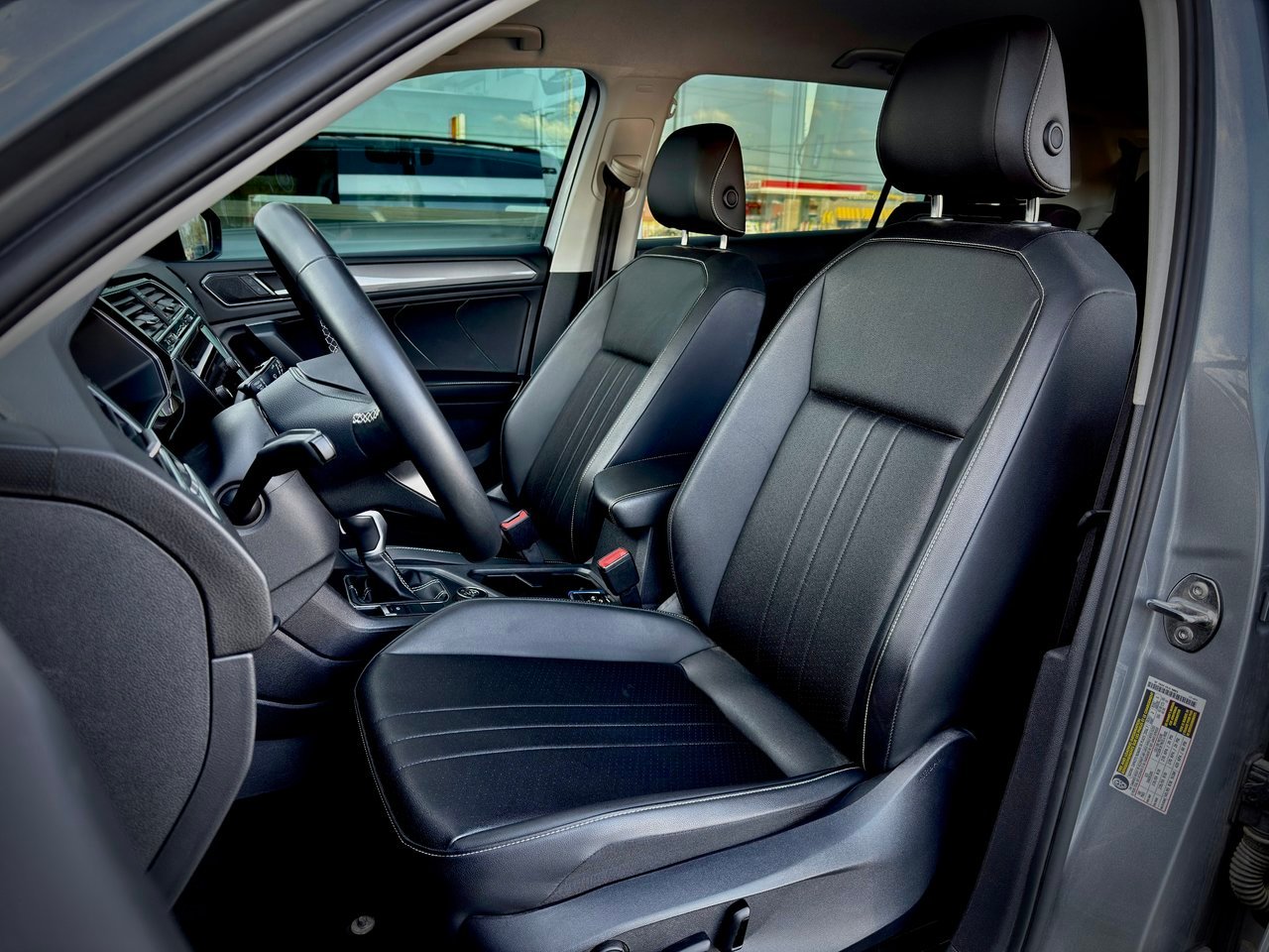 Volkswagen Tiguan 2023 Gris Notre-Dame-des-Prairies - photo #12