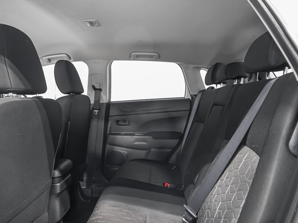 2025 Mitsubishi RVR ES White Montreal - photo #12