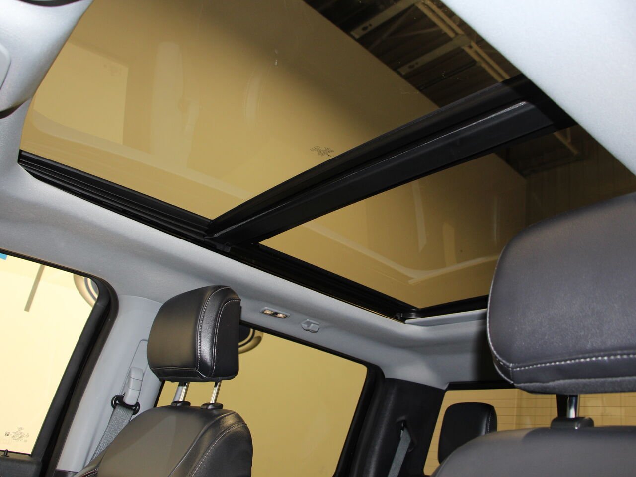 2024 Ford Super Duty F-250 SRW LARIAT Black Saint-Eustache - photo #8
