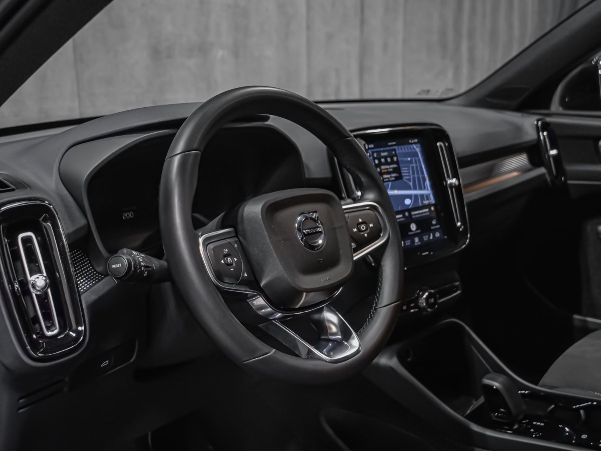 Volvo XC40 B5 PLUS DARK THEME CLIMATE 2025 Noir Montréal - photo #7