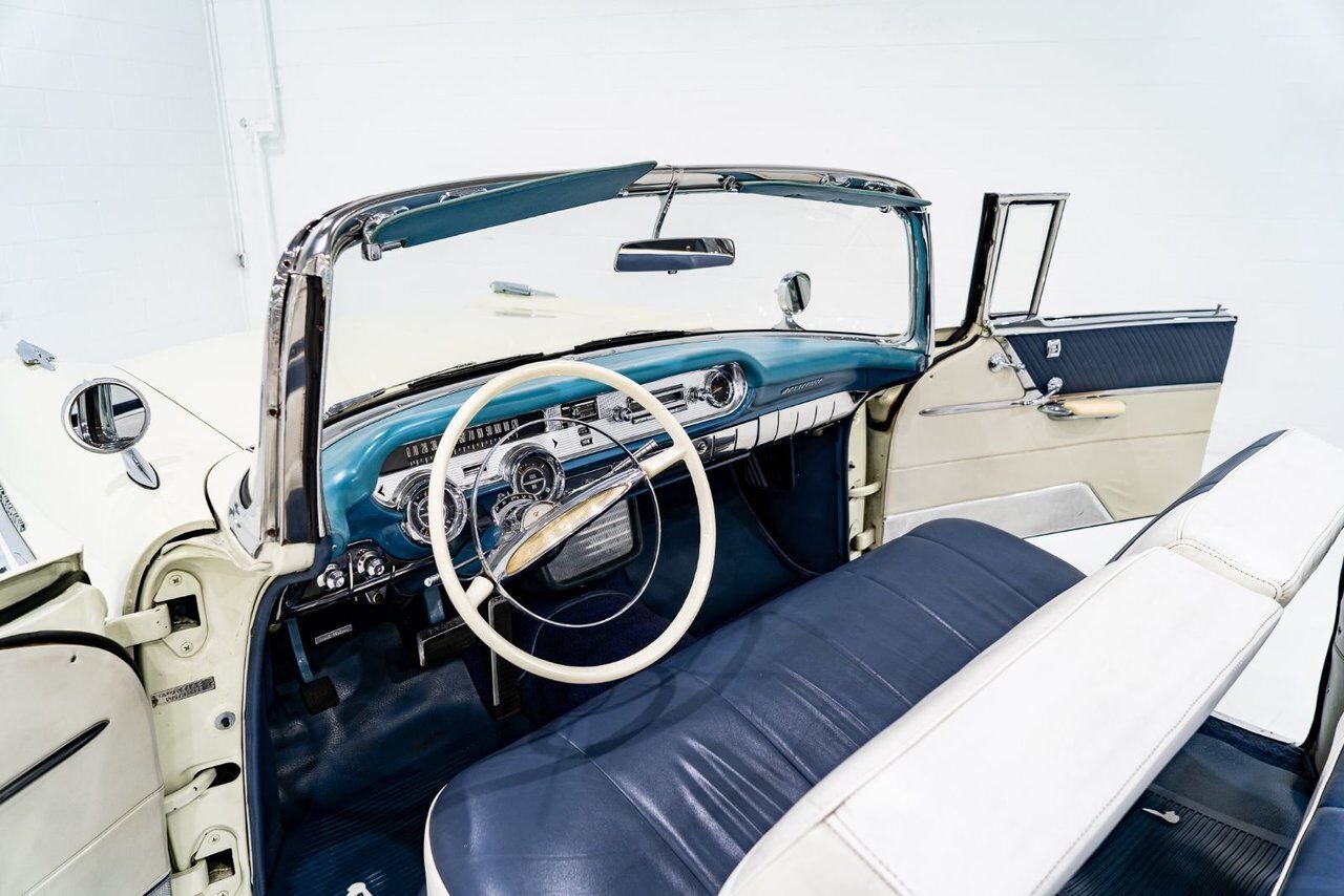 Pontiac Bonneville *PRICE IN USD* Fuel injected 347/315HP 1 of 630 produced 1957 Blanc Montréal - photo #7