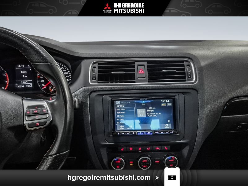 2014 Volkswagen Jetta White Laval - photo #26