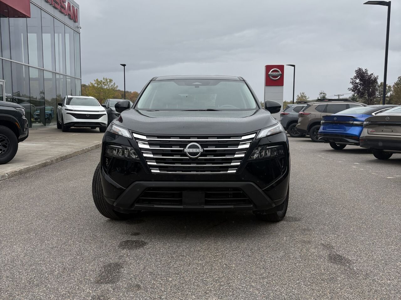 2024 Nissan Rogue S Black Mont-Laurier - photo #3