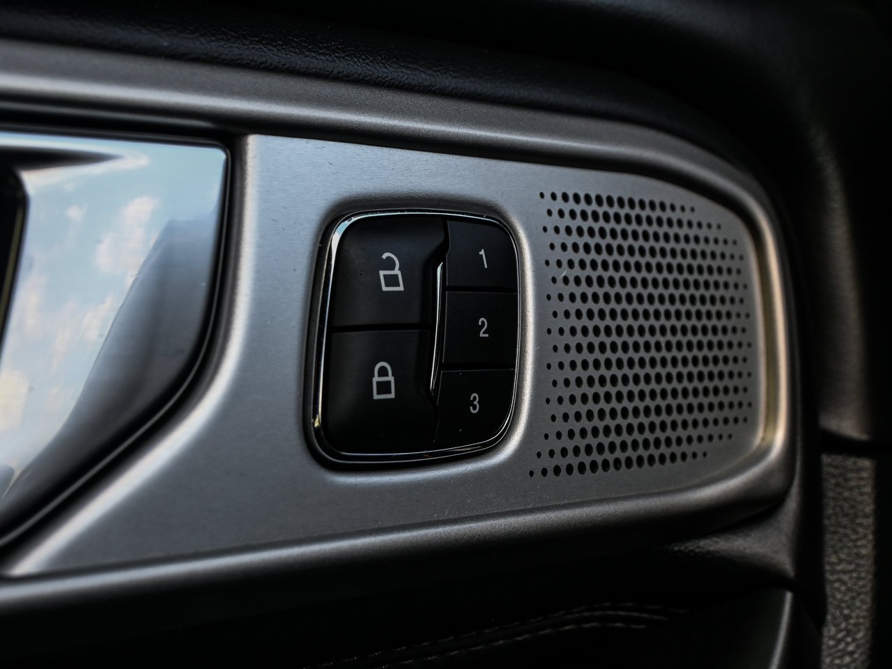 2020 Ford Explorer Platinum 4WD Blue Sherwood Park - photo #18