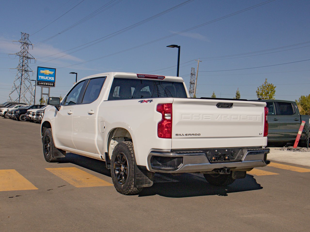 2023 Chevrolet Silverado 1500 4WD Crew Cab 147 LT White Sherwood Park - photo #7