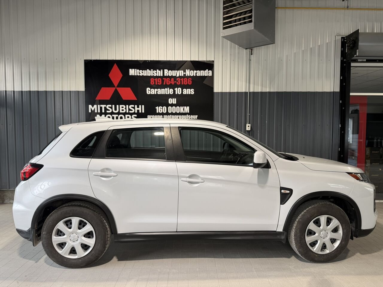 2023 Mitsubishi RVR White Mont-Laurier - photo #3