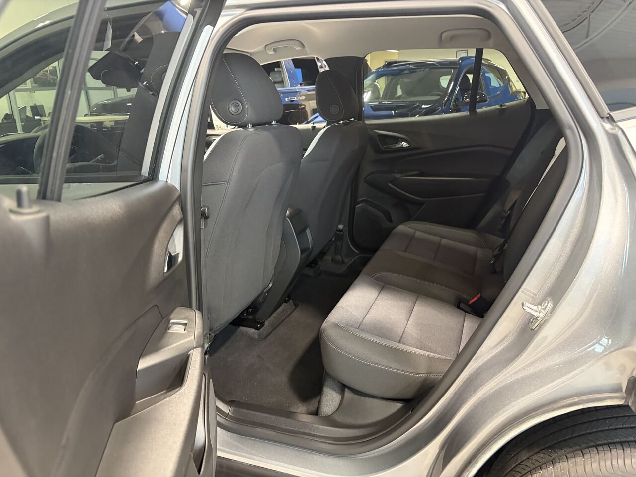 CHEVROLET TRAX LS Traction avant 4 portes LS 2025 Gris Gatineau - photo #11
