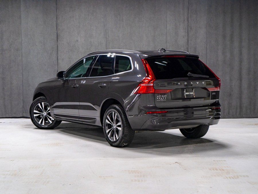 2022 Volvo XC60 B5 MOMENTUM HARMAN KARDON Grey