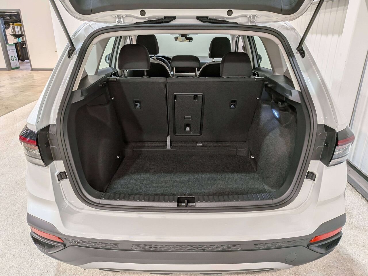 2025 Volkswagen Taos Trendline FWD White Val-David - photo #8