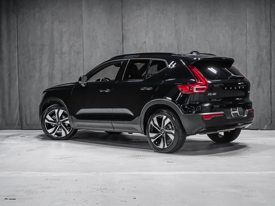 2025 Volvo XC40 B5 PLUS DARK THEME CLIMATE Black
