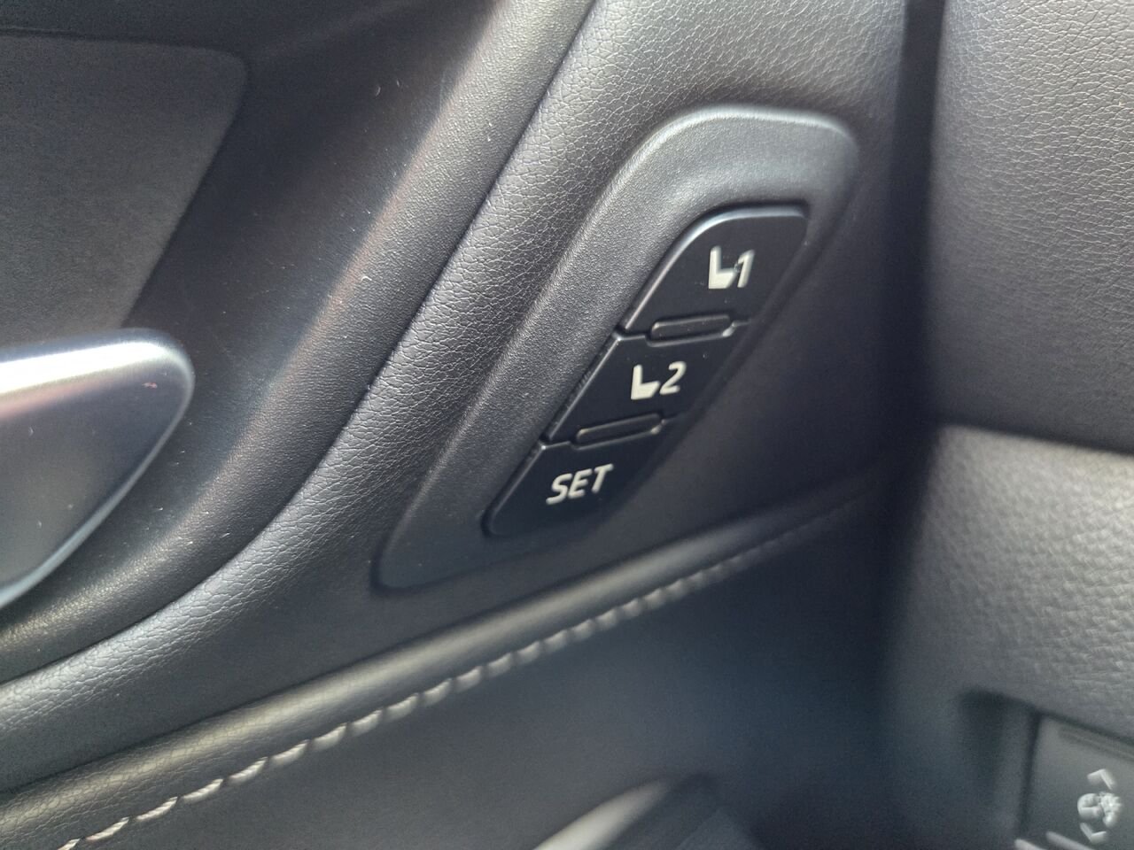 2023 Toyota VENZA Grey Mont-Laurier - photo #17