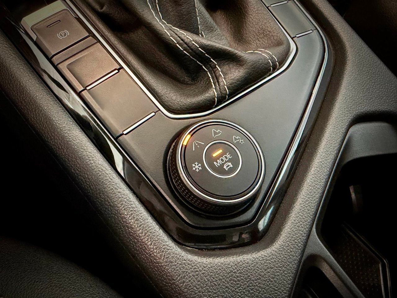 Volkswagen Taos 2023 Argent Notre-Dame-des-Prairies - photo #30
