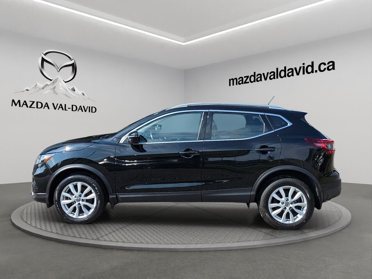 Nissan Qashqai SV TI CVT, Sièges chauffants avant, Toit ouvrant, Volant chauffant 2023 Noir Val-David - photo #1