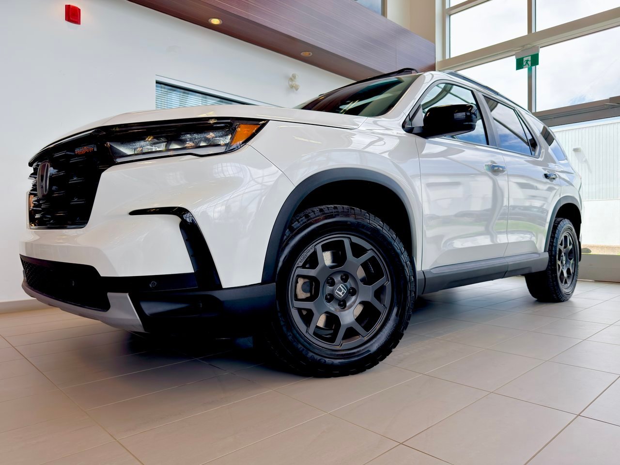 2023 Honda Pilot White Notre-Dame-des-Prairies - photo #1