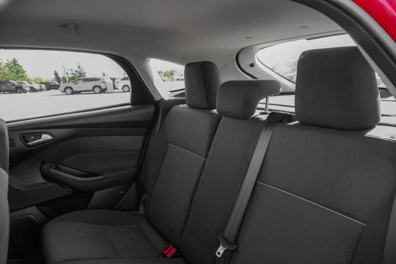 2012 Ford Focus 5dr HB SEL Red Sherwood Park - photo #25