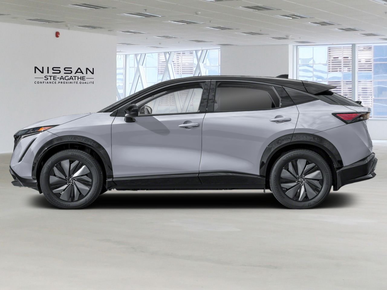 Nissan ARIYA 2027 Gris rocher nacré/Diamant noir Ste-Agathe des Monts - photo #1
