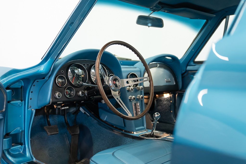 Chevrolet Corvette 1967 Bleu Montréal - photo #22