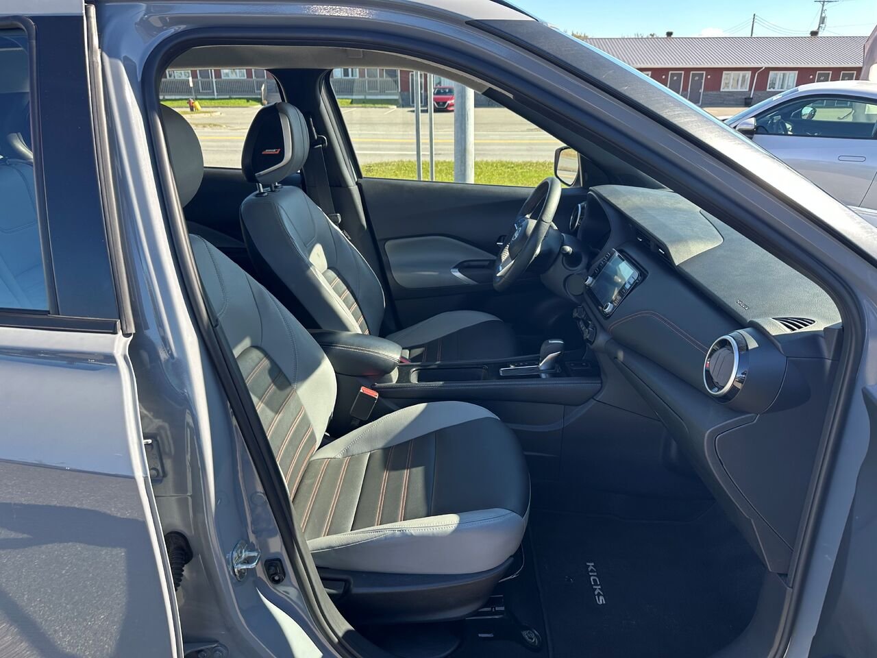 NISSAN KICKS SR KICKS SR 2024 Gris Matane - photo #12