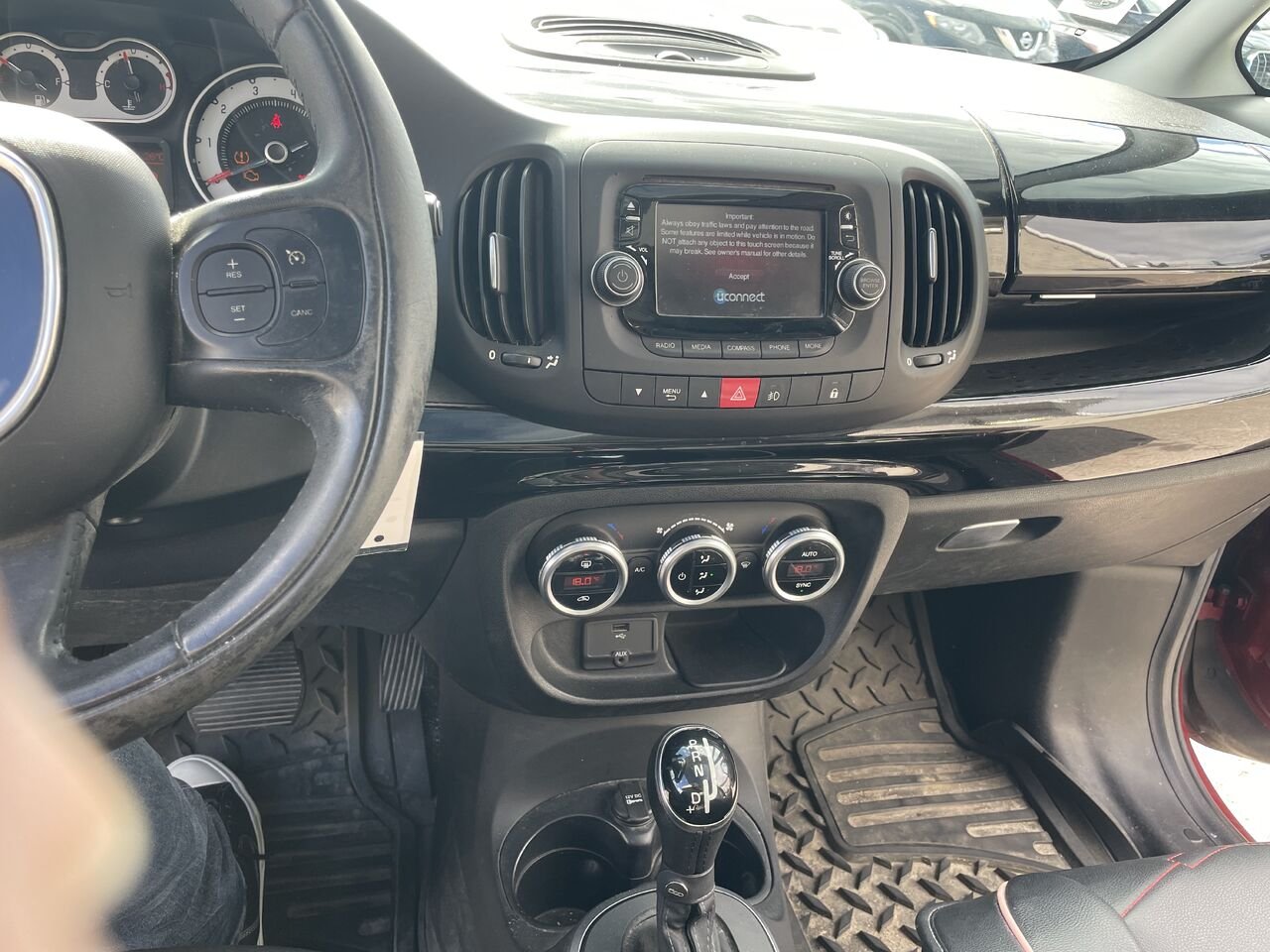 2015 FIAT 500L Red  - photo #11