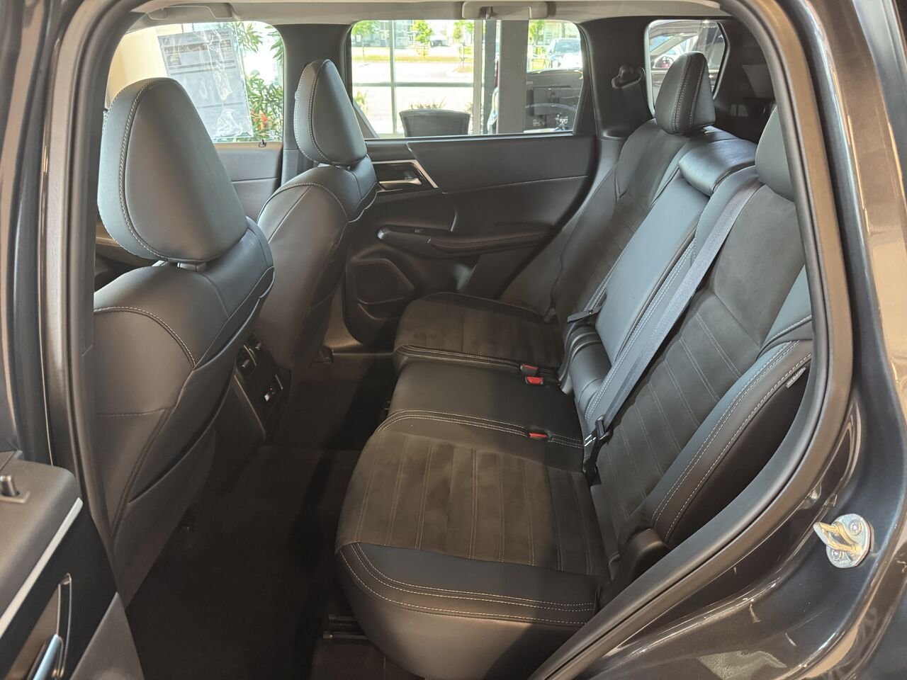 Mitsubishi Outlander 2024 Gris Saint-Eustache - photo #9