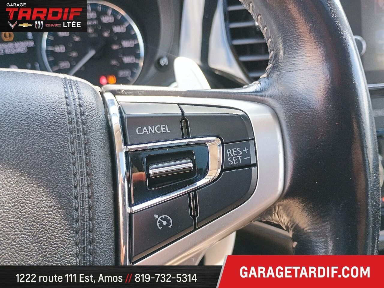 Mitsubishi Outlander PHEV 10620C 2018 Rouge Amos - photo #22