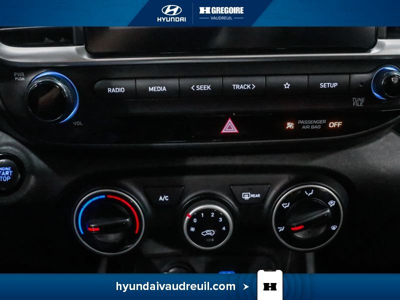 2021 Hyundai Venue White Laval - photo #26