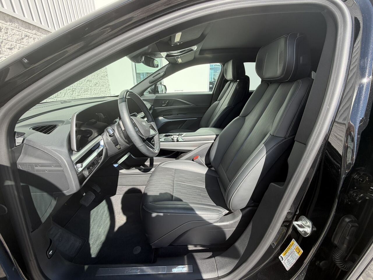 2024 Cadillac LYRIQ LUXURY AWD FINANCEMENT À PARTIR 0.99% Black Laval - photo #22