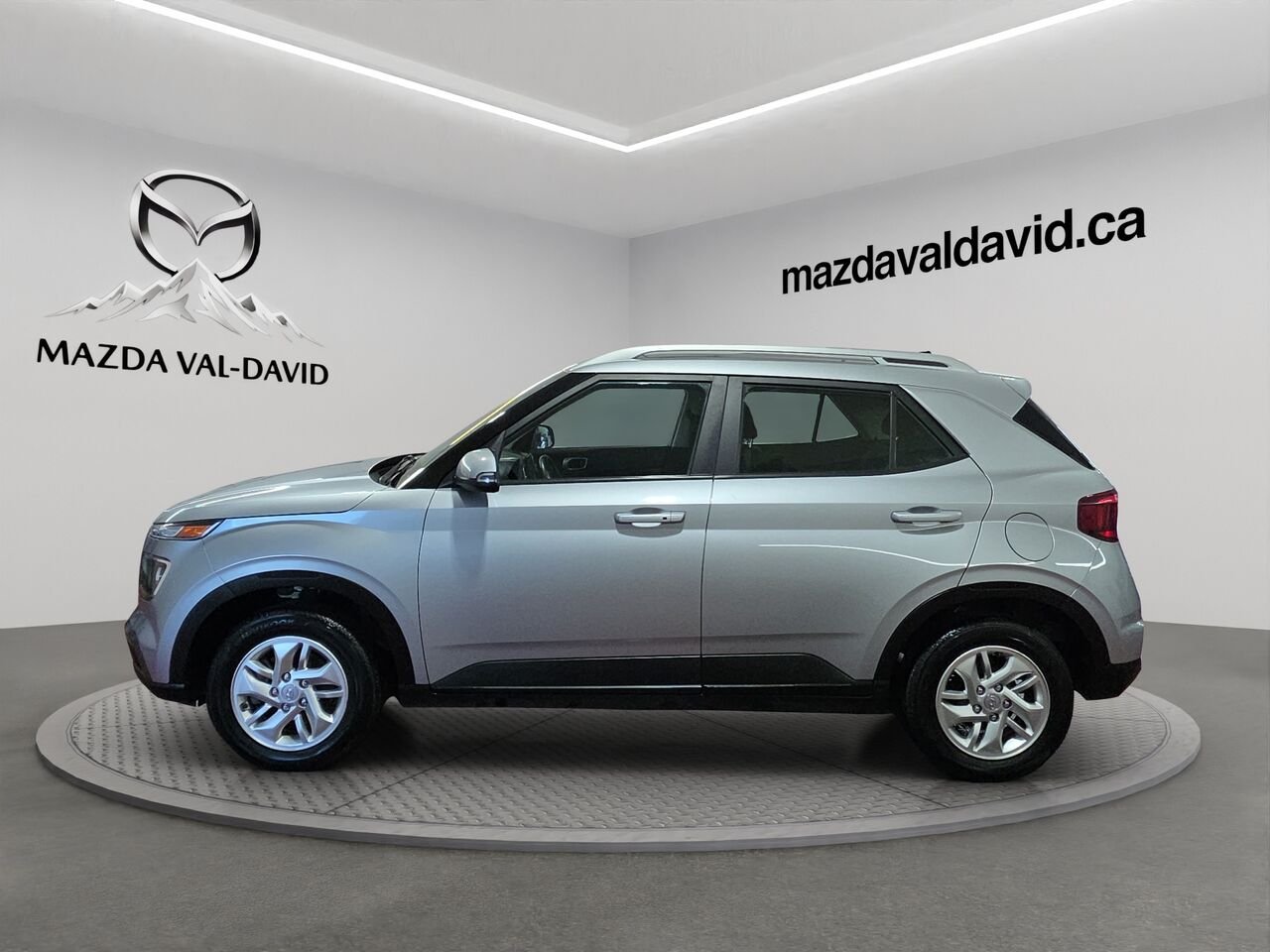 2021 Hyundai Venue Preferred IVT, volant chauffant, commande audio au volant, Apple Carplay Silver Val-David - photo #1