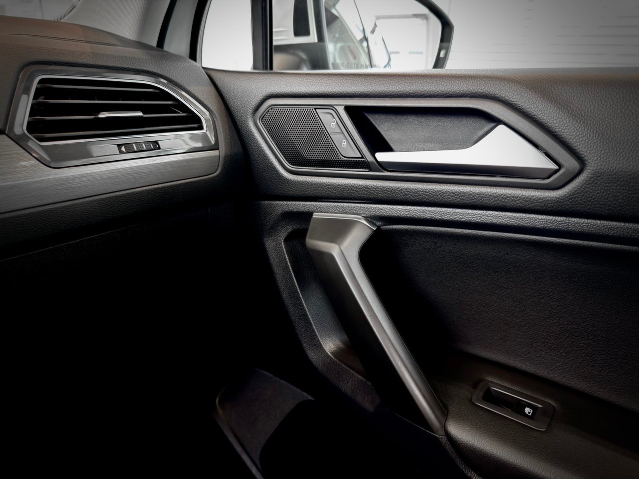 2021 Volkswagen Tiguan White Notre-Dame-des-Prairies - photo #33