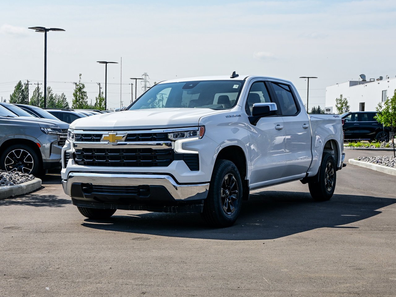 2025 Chevrolet Silverado 1500 4WD Crew Cab 147 LT White Sherwood Park - photo #3