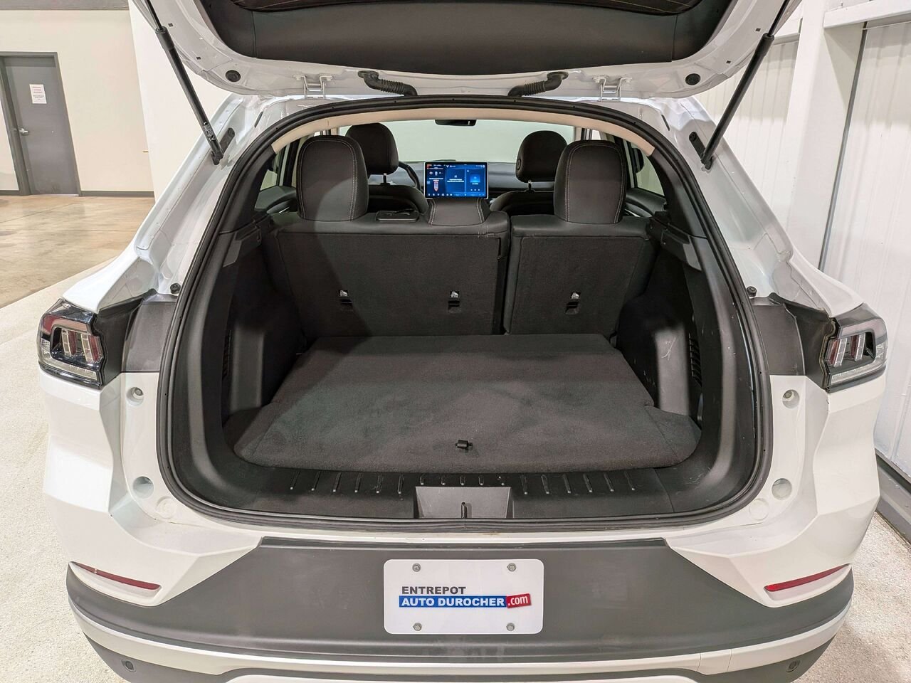 VinFast VF 8 Eco AWD 2025 Blanc Mirabel - photo #8