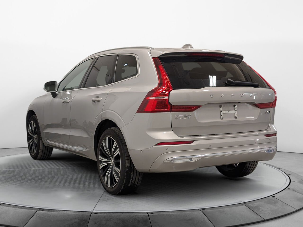 2023 VOLVO XC60 Ultimate Bright Theme AWD Toit Pano Sièges Chauffants Grey Sherbrooke - photo #3