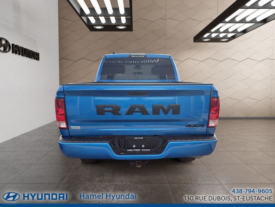 2023 Ram 1500 Classic Express cabine d'équipe 4x4 caisse de 5 pi 7 po Blue