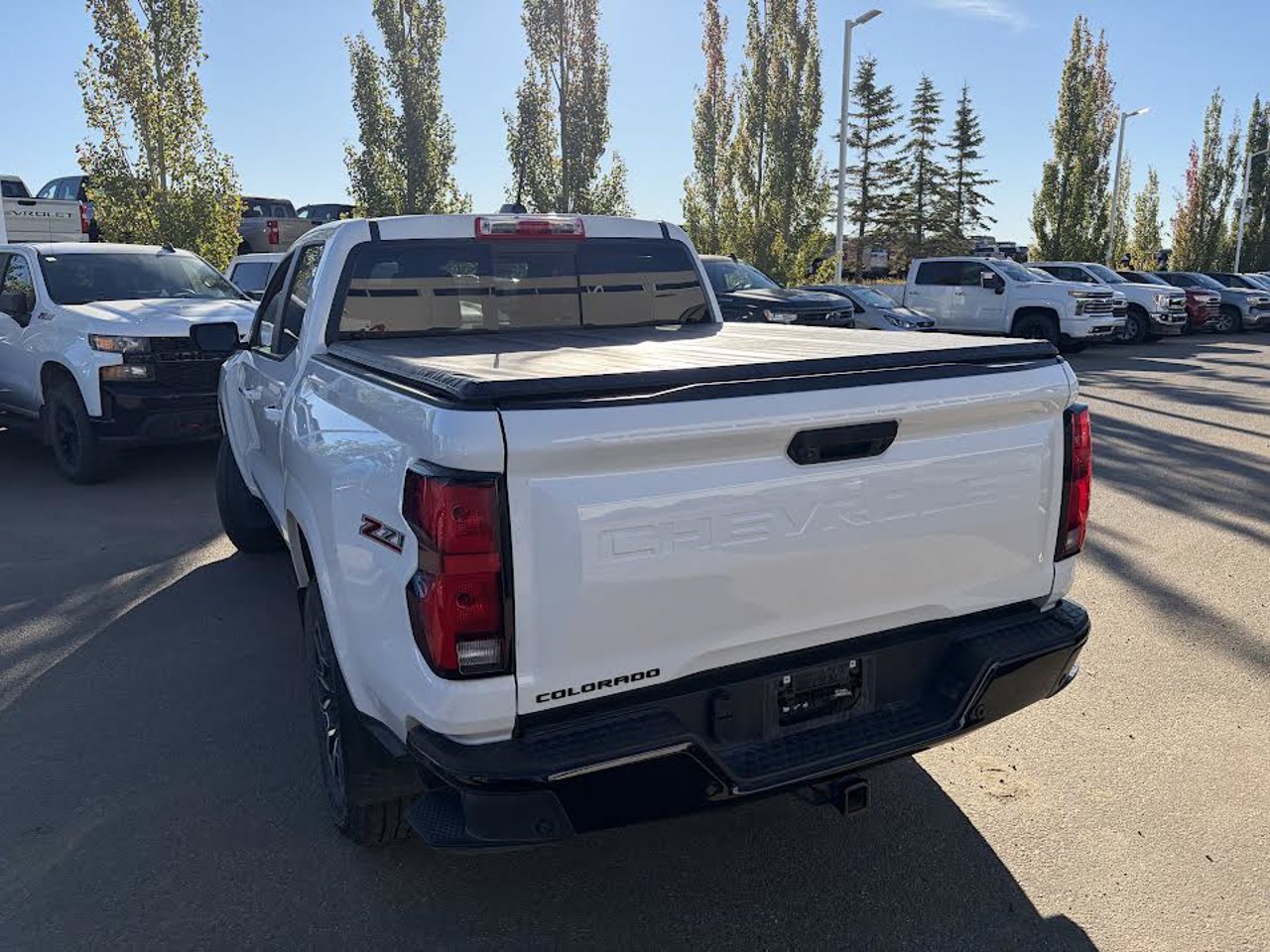 2024 Chevrolet Colorado 4WD Crew Cab Z71 White Sherwood Park - photo #3