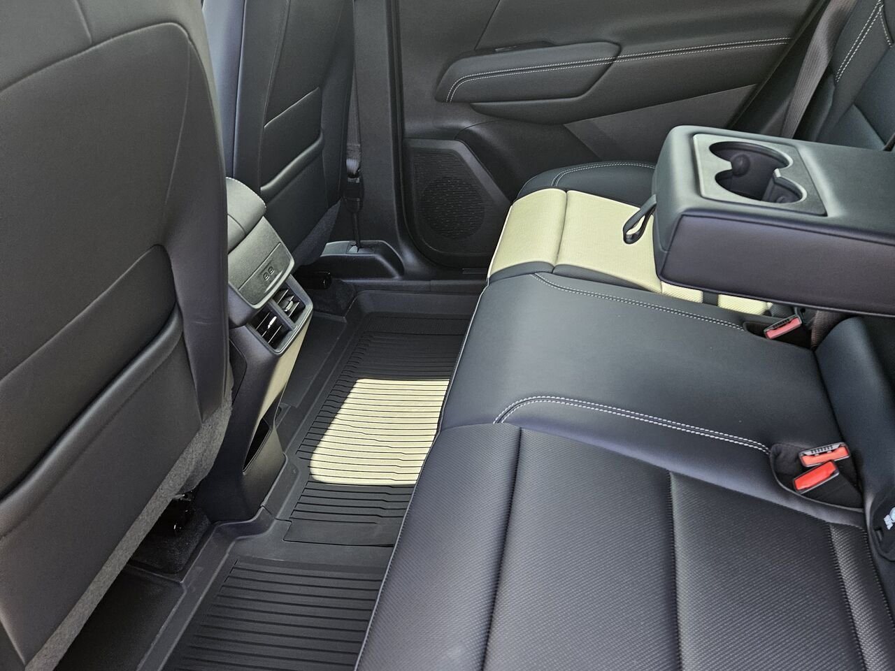 GMC Terrain Élévation 4 portes TI 2027 Argent métallisé Thetford Mines - photo #14