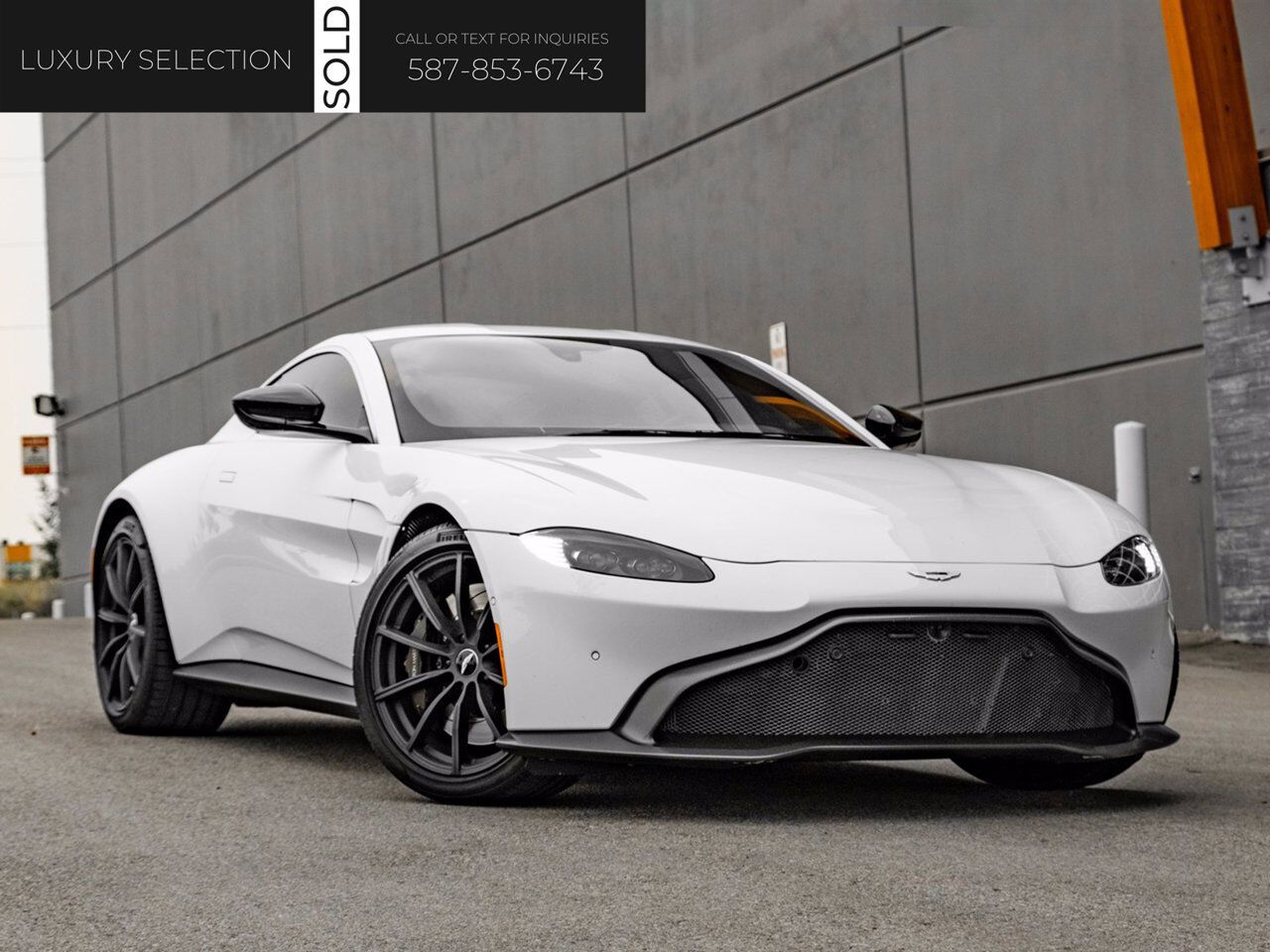 2019 Aston Martin Vantage — photo 1 of 10
