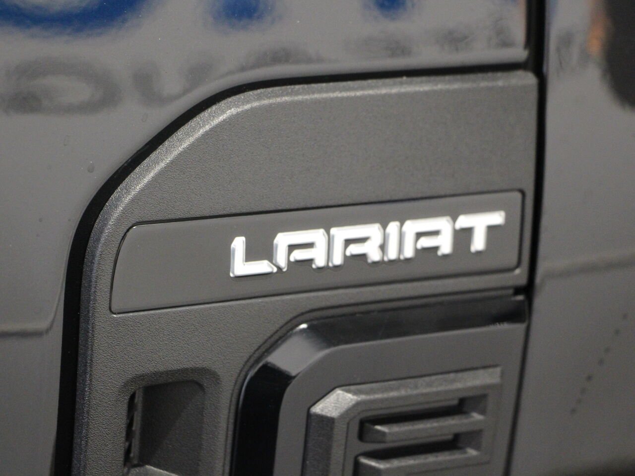 2024 Ford Super Duty F-250 SRW LARIAT Black Saint-Eustache - photo #28