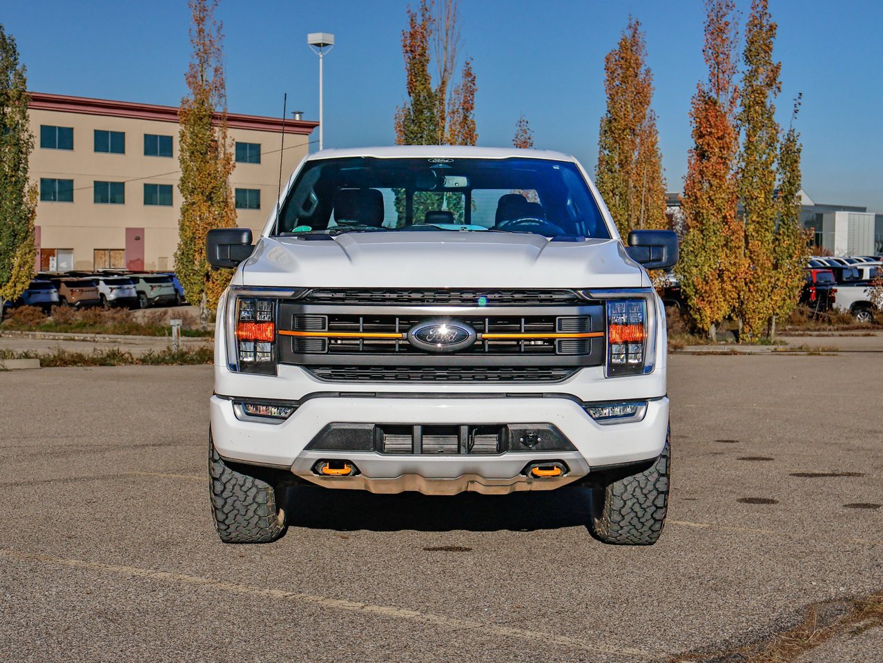 2022 Ford F-150 LARIAT 4WD SuperCrew 5.5' Box White Sherwood Park - photo #2