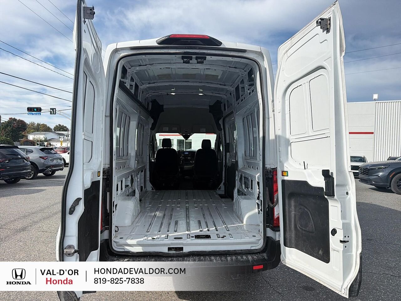 2025 Ford Transit fourgon utilitaire T-250 AWD toit surélevé 148 po PNBV de 9 070 lb White Val-d'Or - photo #5