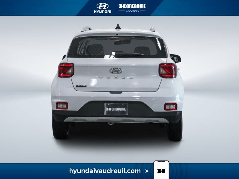 2021 Hyundai Venue White Laval - photo #8