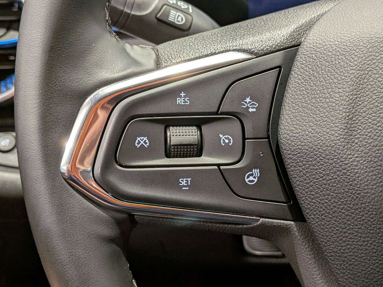 2025 Chevrolet Trax FWD 4dr LT White Val-David - photo #14