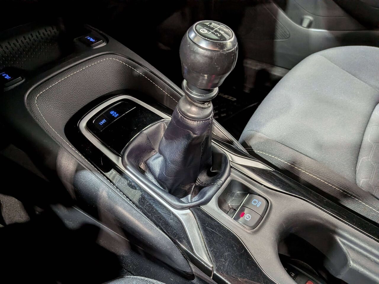 2019 Toyota Corolla Hatchback Manual Blue Val-David - photo #28
