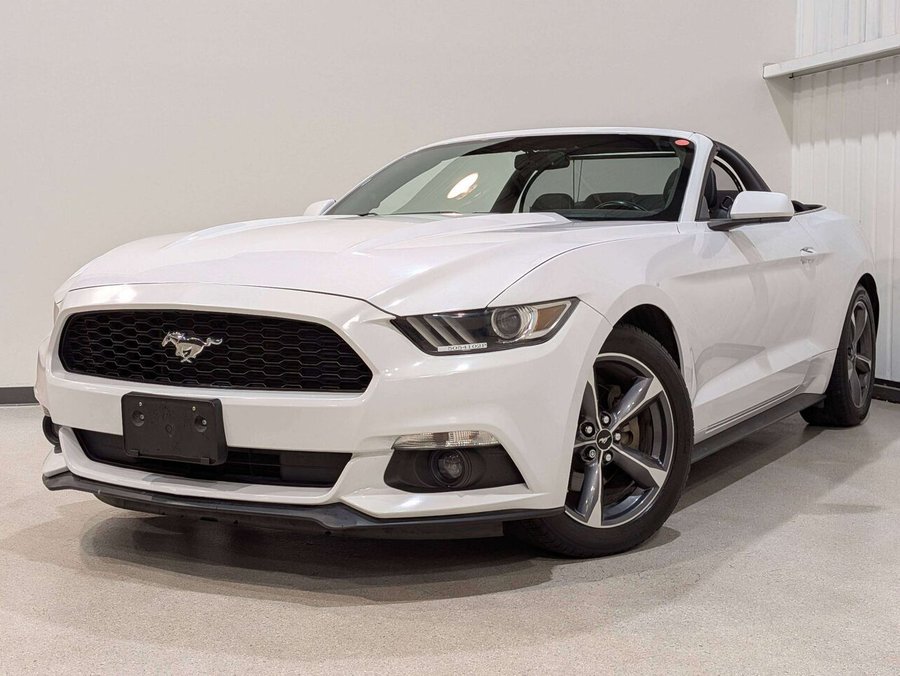 2015 Ford Mustang 2dr Conv V6 White