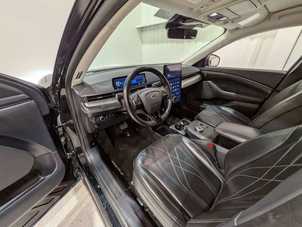 2022 Ford Mustang Mach-E Select RWD Black Val-David - photo #10